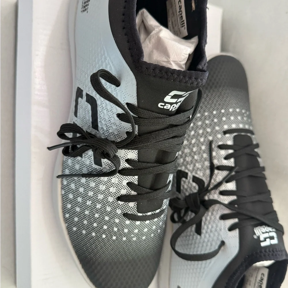 Capelli Sport Indoor Soccer Cleats. Black and Silver Men's Size 7.5